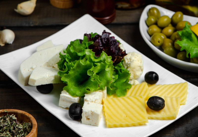 Tabla de aceitunas y queso